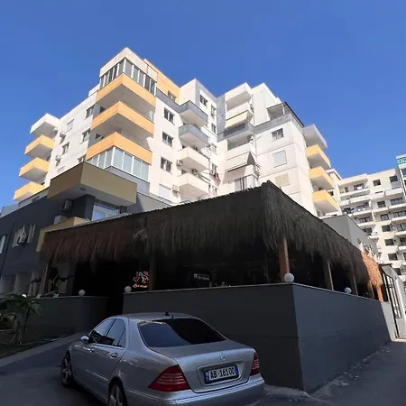 Nina דורס